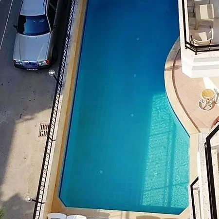 Aparthotel Christina 3*