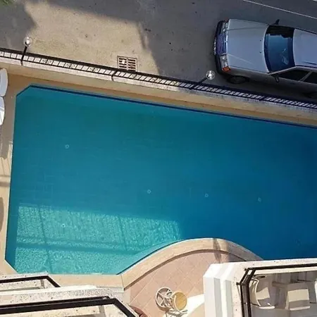 Christina אלאניה