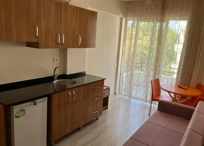 Christina 3* אלאניה